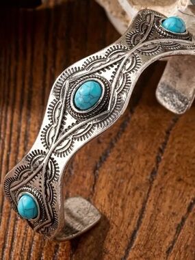 NWOT Turquoise Stone Silver-Tone Western Cuff Bracelet -Women Stainless Jewelry.